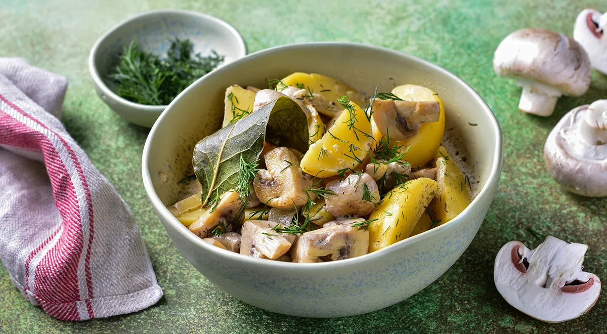 Рецепт тушеной картошки с грибами в мультиварке