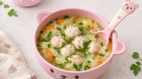 Нежный суп с фрикадельками, кабачком и рисом