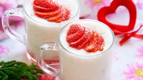 Кисель на молоке с клубникой
