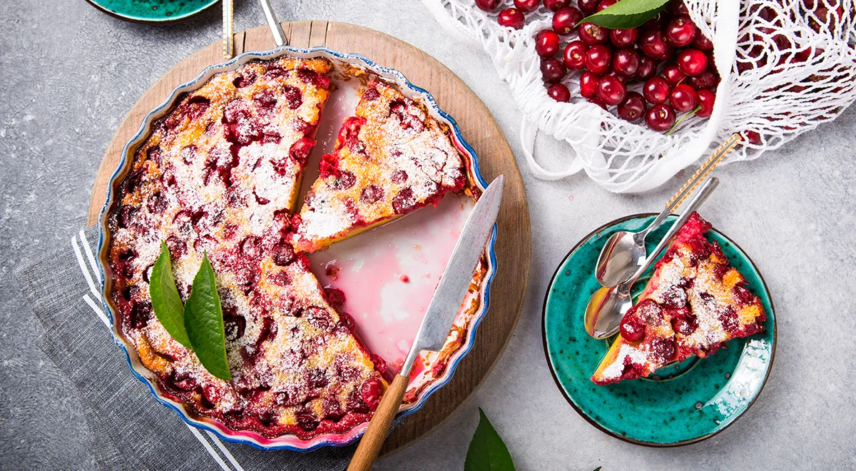 Заливной пирог на скорую руку — нашли, как использовать сезонную вишню