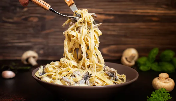 8 рецептов фетучини: с креветками, грибами, курицей и овощами