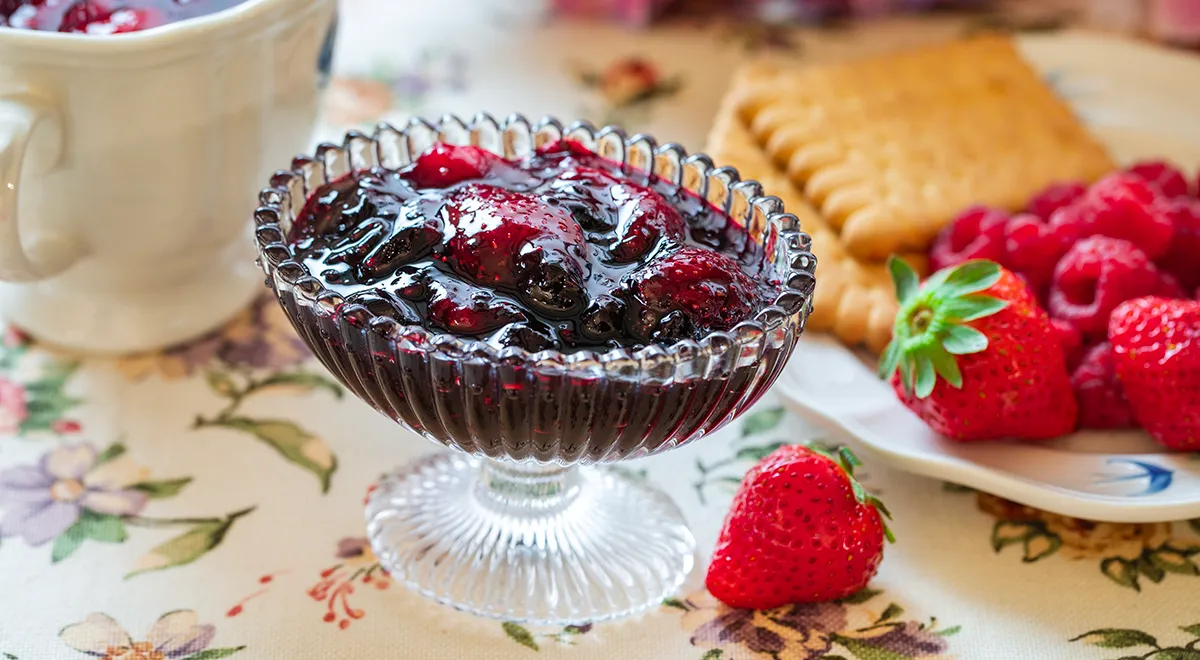 Варенье из клубники и черной смородины