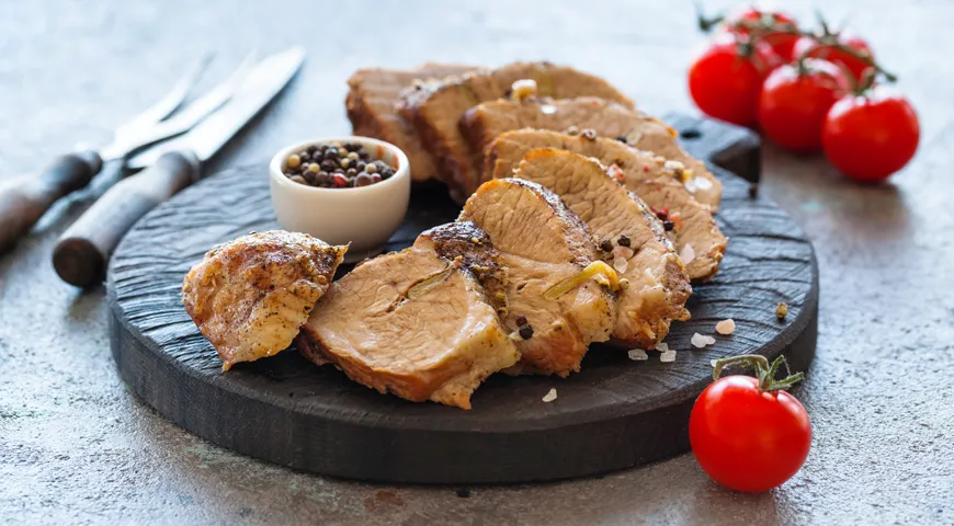 Свинина целым куском, запеченная в духовке – 10 рецептов с пошаговыми фото