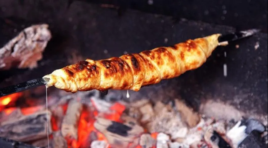Оригинальный рецепт приготовления хачапури на углях с начинкой из сулугуни