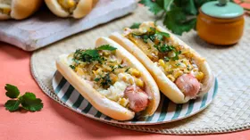 Хот дог с сырной кукурузой