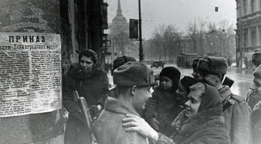 «Конец блокаде!». Фото: Б.П. Кудояров, РОСФОТО, 1944 г.