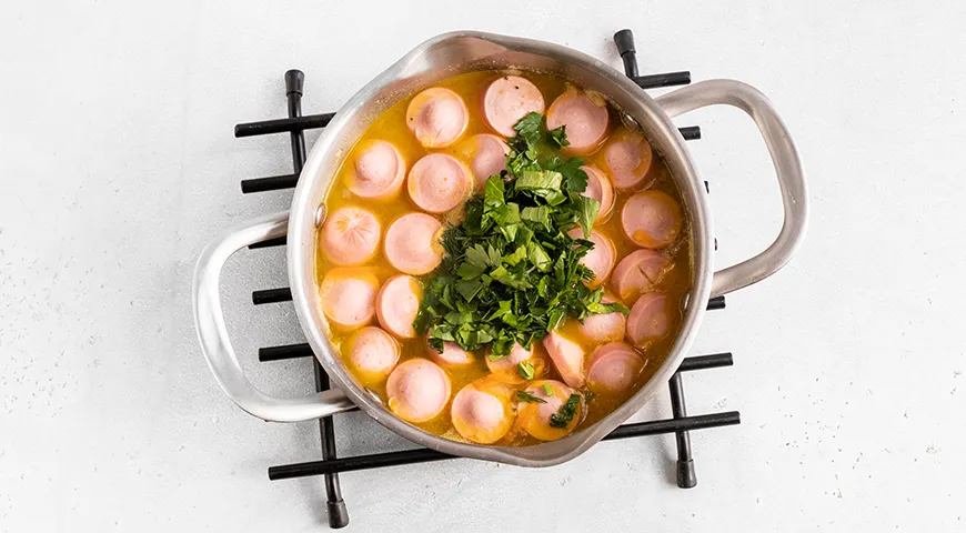 Суп с сосисками и вермишелью