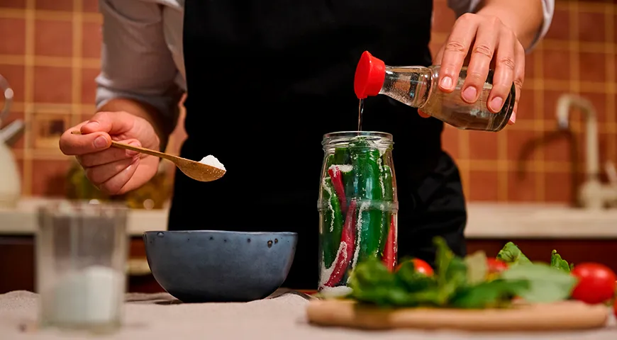 В консервации самый оптимальный вариант замены лимонной кислоты — яблочный или столовый уксус (9%)