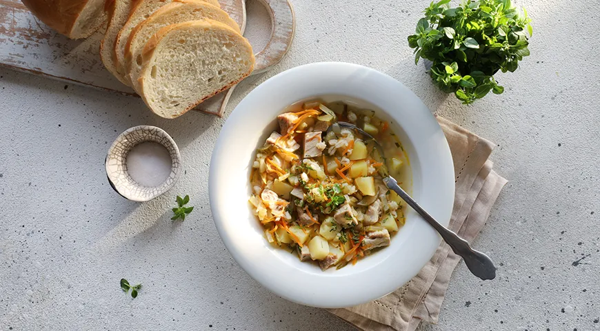 Суп рассольник со свининой и перловкой