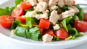 Овощной салат с тунцом