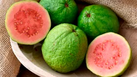 Гуава: какой вкус у этого экзотического фрукта, как ее есть и чем она полезна