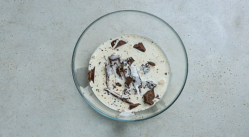 Шоколадное полено с фундуком