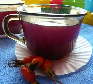 Напиток из шиповника с вишневым соком