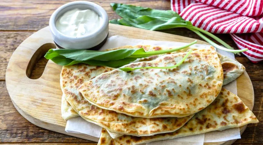 Сырные лепешки с зеленью и мацони