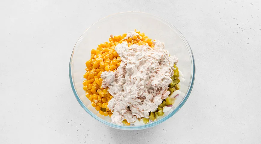 Салат с тунцом и горошком