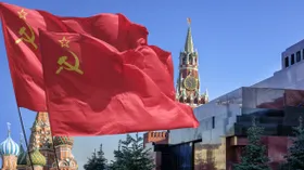 Советский этикет: как накрывать стол, общаться с трамвайными хамами и почему нельзя давать чаевые