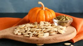 Тыквенные семечки: чем они полезны и как их правильно есть