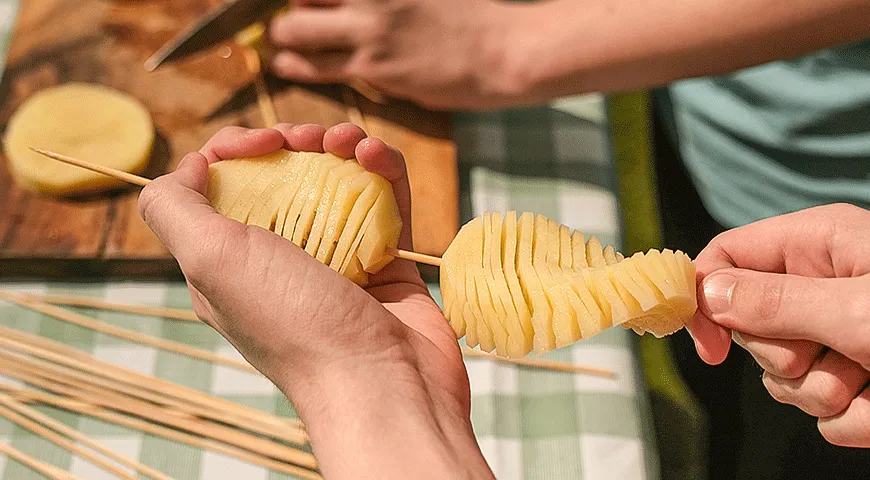 Картофель на шпажках