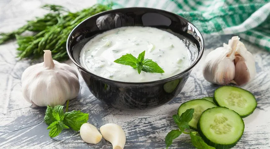 Дзадзики, цацики, дзадзыки: греческий соус из йогурта