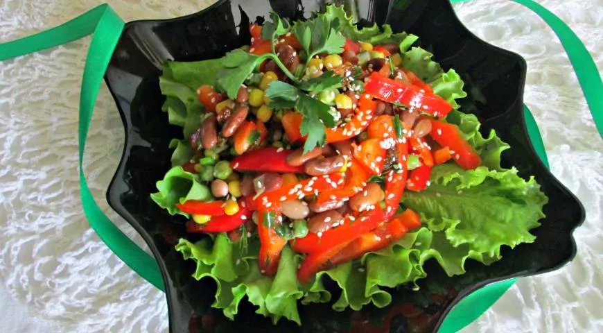 Готовим овощной салат с фасолью и зеленым горошком