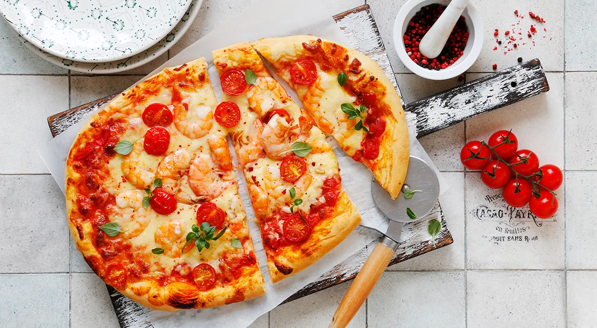 Рецепт пиццы с королевскими креветками и моцареллой