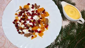 Салат с тыквой-гриль, сулугуни, гранатом и сырным соусом