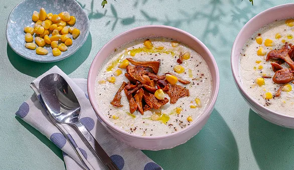 Суп с кукурузой, лисичками и сливками