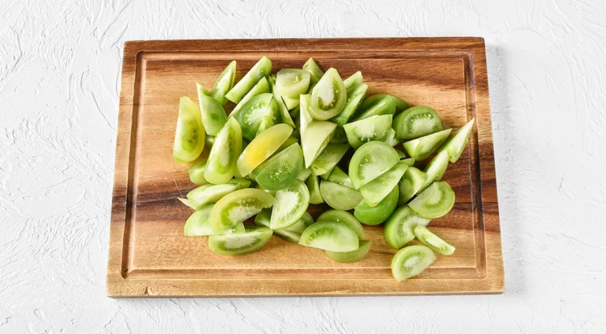 Зеленые помидоры дольками на зиму