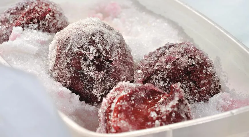 Цукаты из слив с орехами