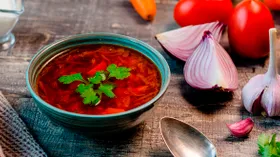 Постный борщ с фасолью, грибами и свеклой