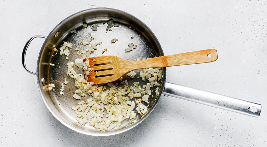 Спагетти с курицей в томатном соусе