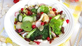 Витаминный салат с брокколи и цветной капустой