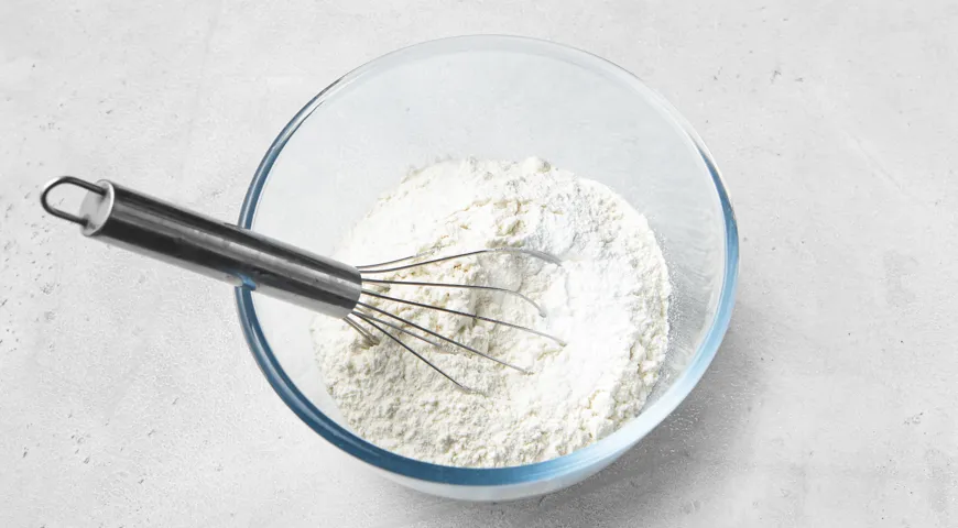 Заливной пирог с вареньем на молоке