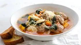 Тосканский суп из белой фасоли с фрикадельками