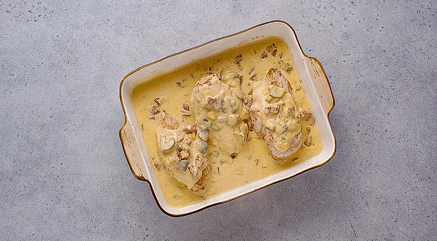 Курица с тыквенным соусом и пастой