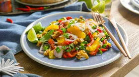 Салат из апельсинов с грецкими орехами и печеным перцем