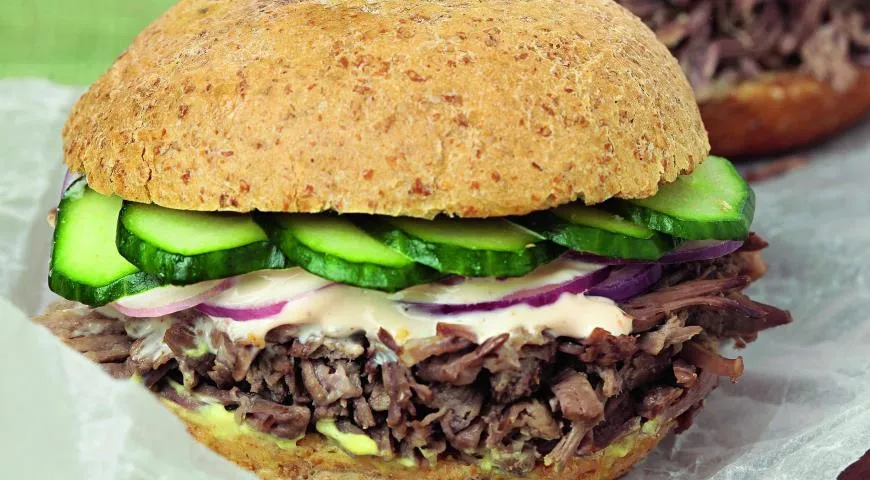 Бургер из тушеной говядины