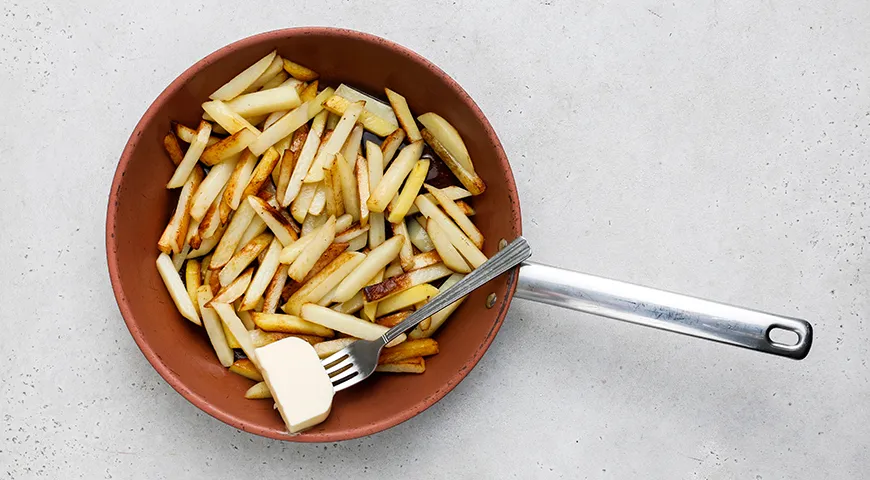 Жареная картошка на сливочном масле, с паприкой