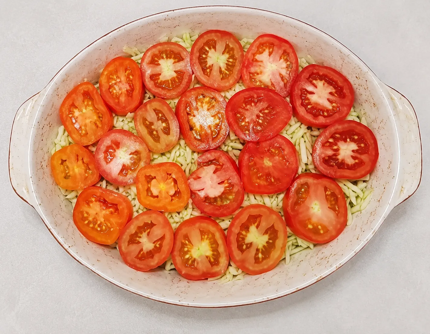 Кабачковая запеканка с моцареллой и кетчупом 