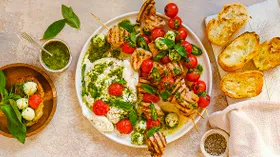 Шашлычки из курицы и черри