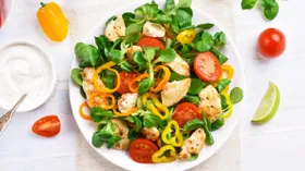 9 салатов с курицей и болгарским перцем: от классических до необычных