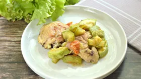 Курица тушёная с кабачками в мультиварке