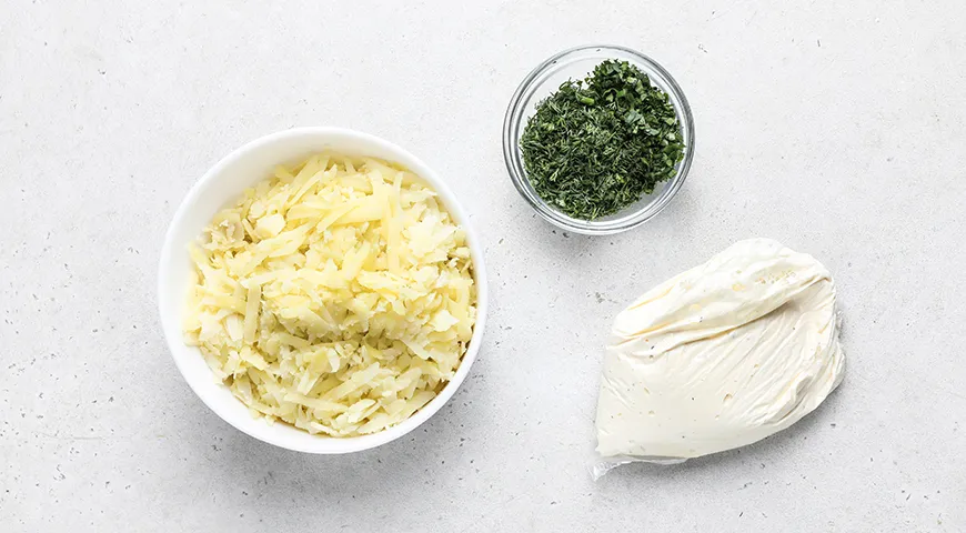 Слоеный салат с тунцом и крабовыми палочками