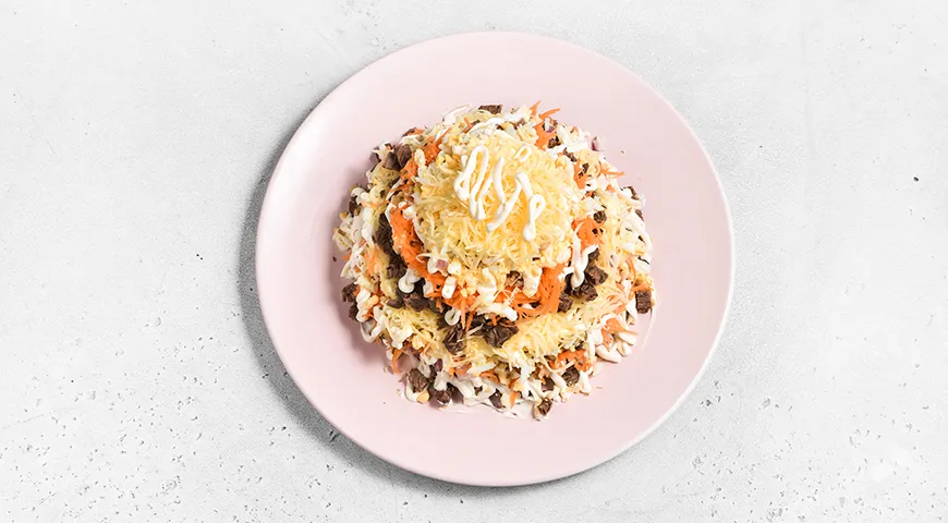 Салат «Красная шапочка» с говядиной и гранатом