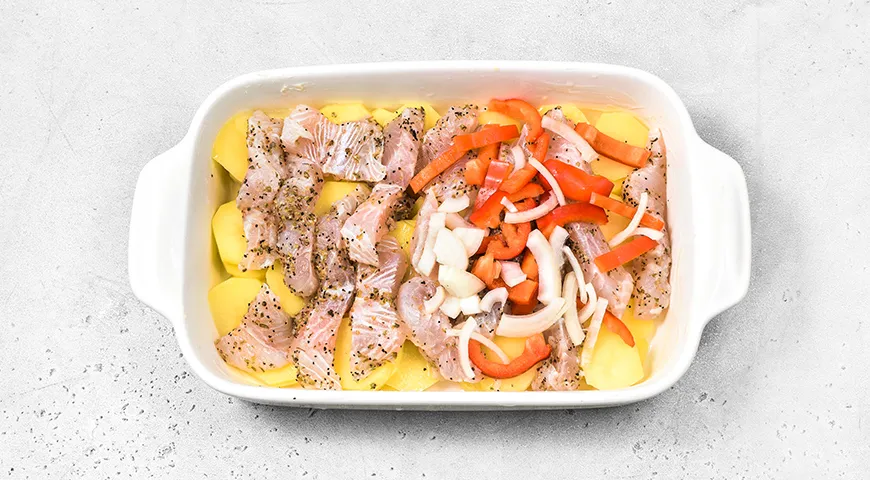 Пангасиус с картошкой в духовке