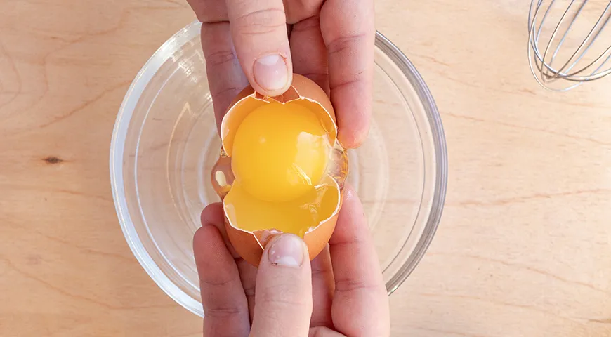 Тесто с использованием только яичных желтков будет более пышным и нежным