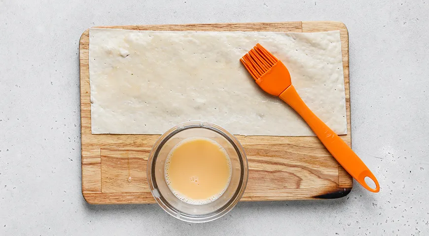 Конвертики из лаваша с яйцами и сыром