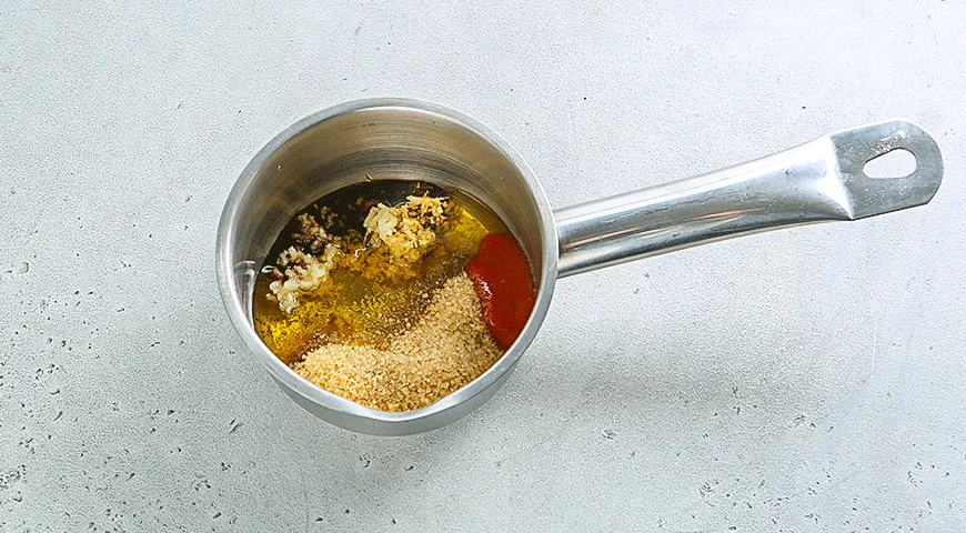 Копченые колбаски с ананасами по-азиатски