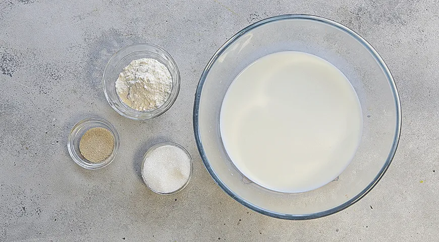 Дрожжевые блины с творогом и курагой