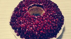 Салат «Гранатовый браслет» с курицей